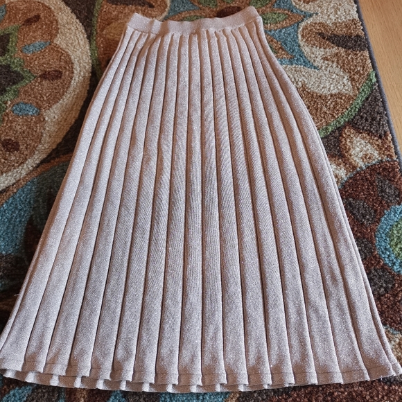 Wilfred Metallic Nude Pink High Waist Skirt - Picture 1 of 9